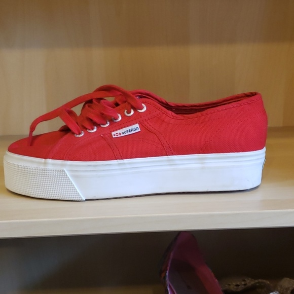 red platform supergas